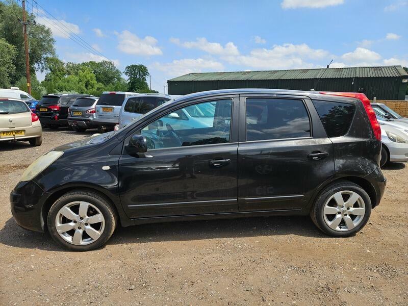 Nissan Note Tekna Black #4