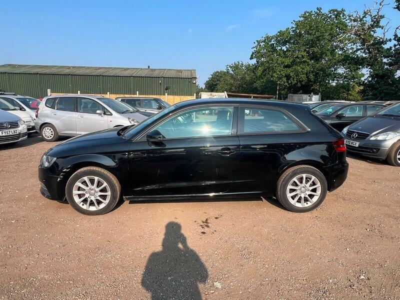 Audi A3 Se Black #4