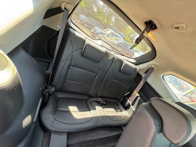 Nissan Qashqai+2 Acenta White #10