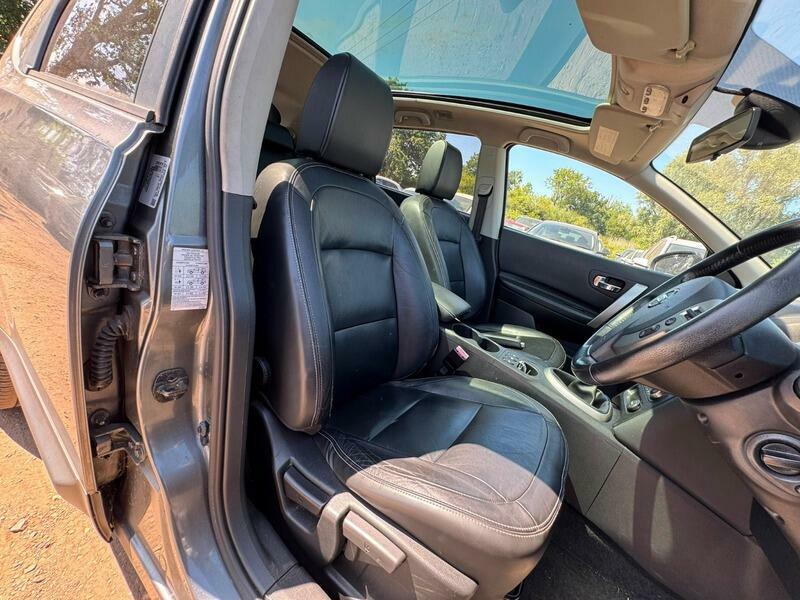Nissan Qashqai+2 Acenta White #13