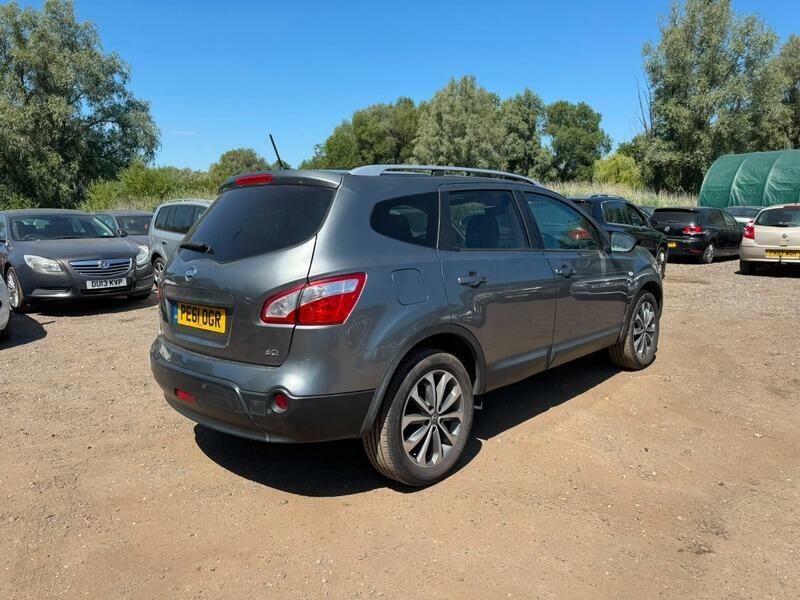 Nissan Qashqai+2 Acenta White #7
