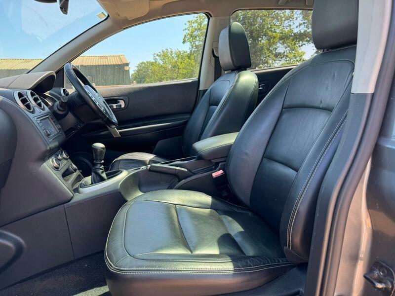 Nissan Qashqai+2 Acenta White #20
