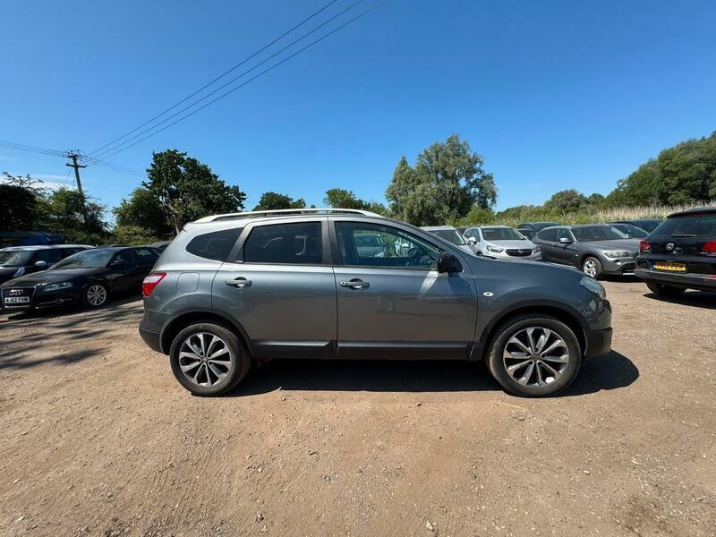 Nissan Qashqai+2 Acenta White #8