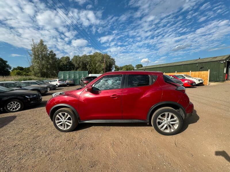 Nissan Juke Acenta Premium Red #4