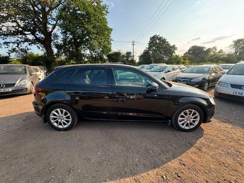 Audi A3 1.6 Tdi Se Sportback Euro 5 Ss Black #6
