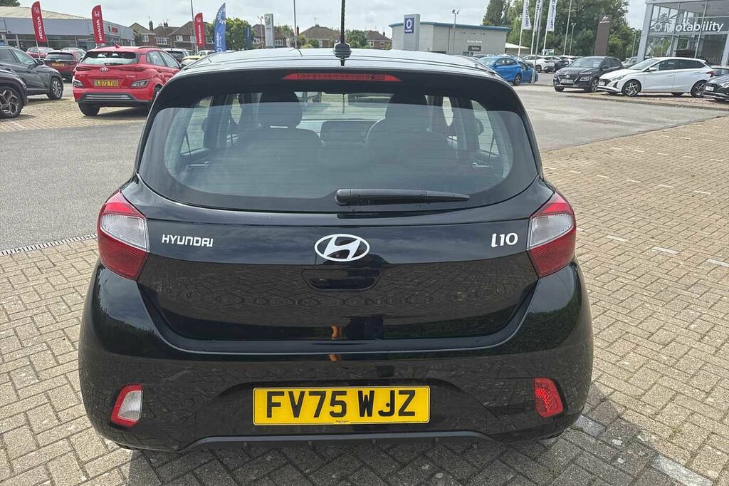 Hyundai I10 1.0 63 Advance Nav FV75WJZ Black #5