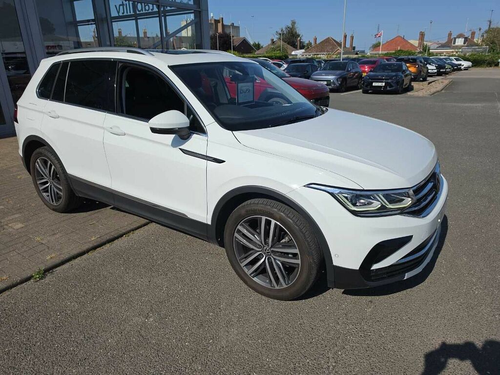 Volkswagen Tiguan 1.5 Tsi 150 Elegance Dsg FN73POU White #2