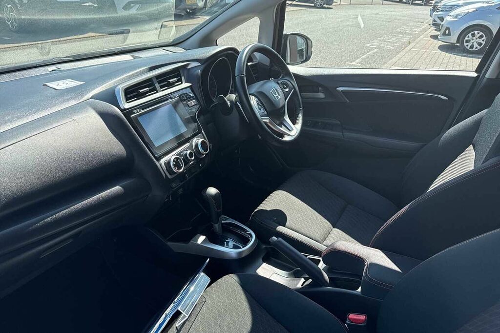 Honda Jazz 1.5 I-vtec Sport Navi Cvt OE18YVR White #3
