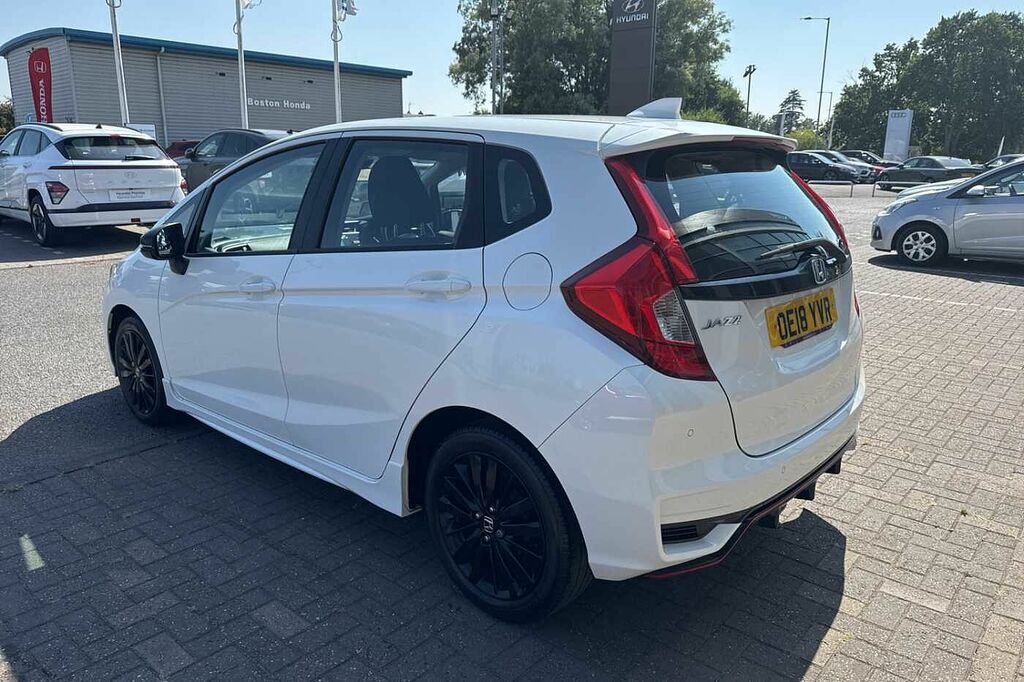 Honda Jazz 1.5 I-vtec Sport Navi Cvt OE18YVR White #4
