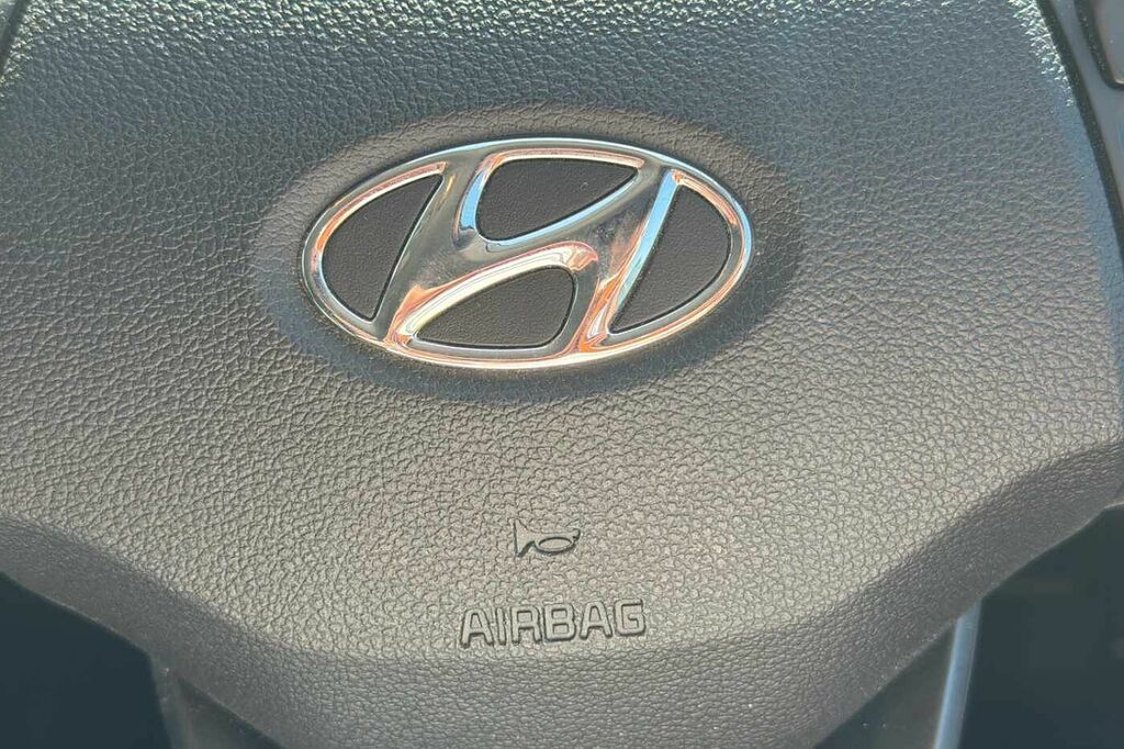 Hyundai I10 Hatchback White #35