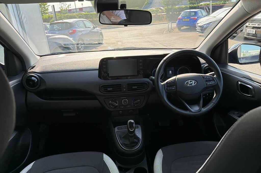 Hyundai I10 Hatchback White #17