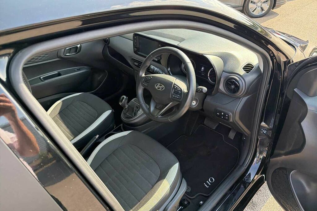 Hyundai I10 Hatchback White #19