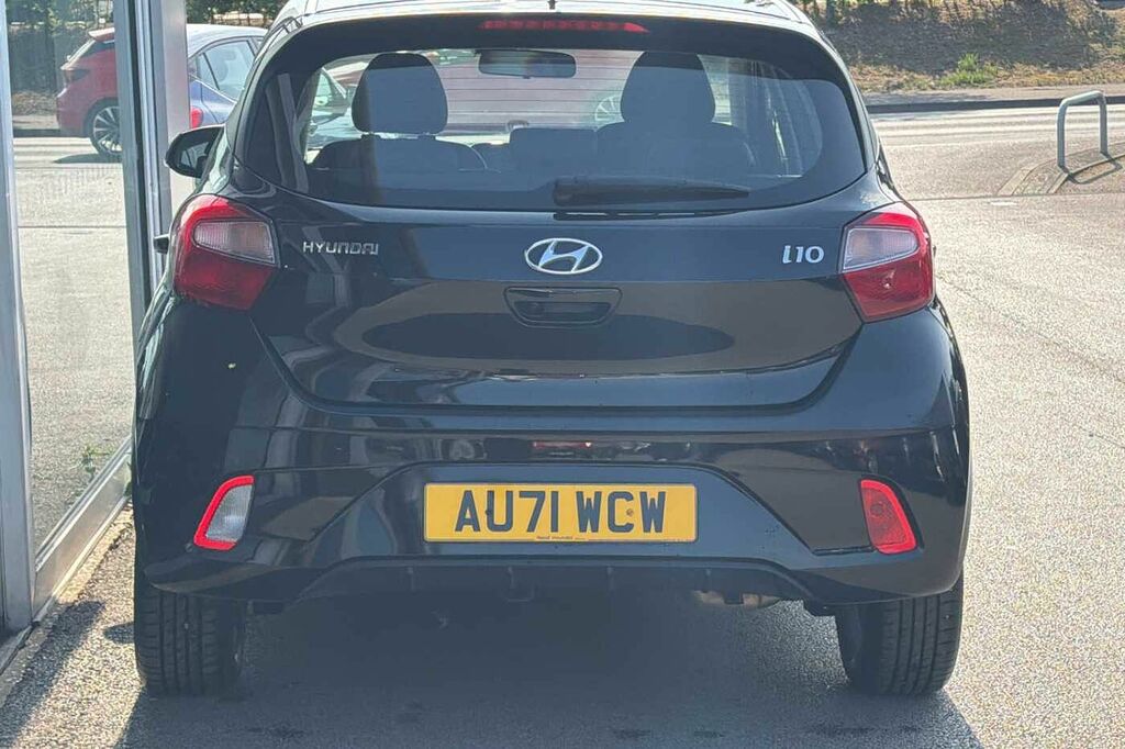 Hyundai I10 Hatchback White #12