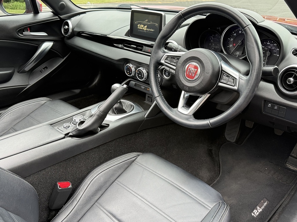 Fiat 124 Spider 1.4 Multiair Lusso Plus Convertible Eur Red #2