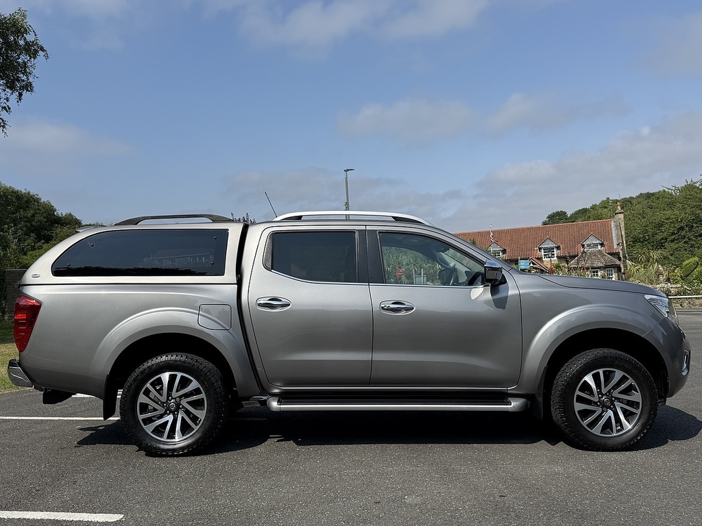 Nissan Navara 2.3 Dci Tekna Pickup Double Cab 4W Grey #2