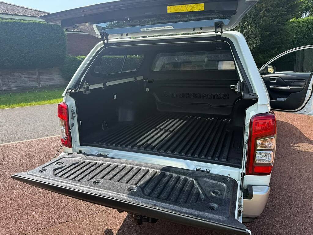 Mitsubishi L200 Double Cab Di-d 178 White #8
