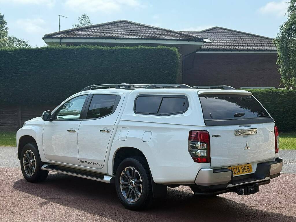 Mitsubishi L200 Di-d Dc Barbarian White #6