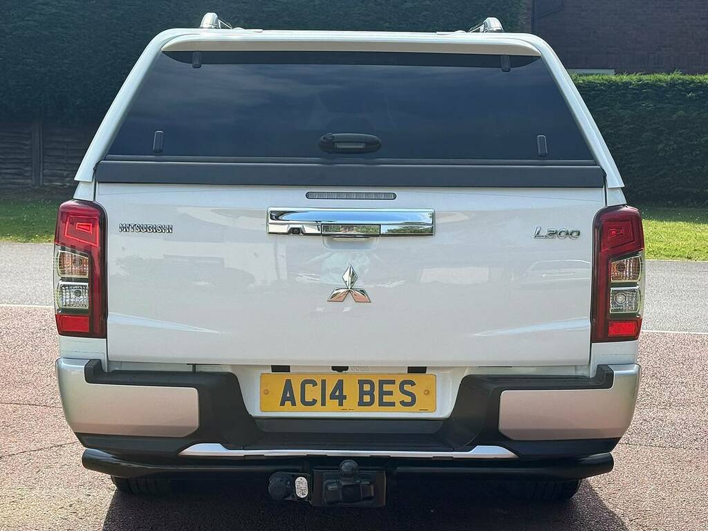 Mitsubishi L200 Di-d Dc Barbarian White #5