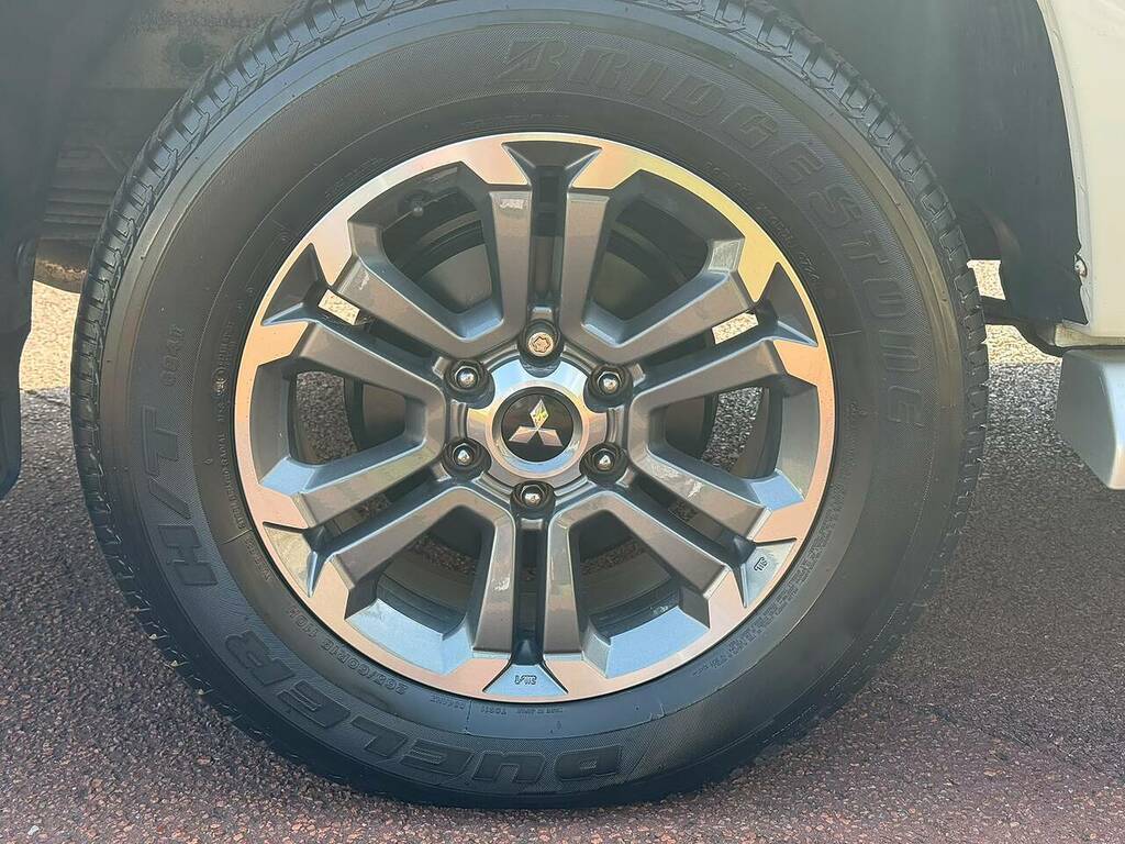 Mitsubishi L200 Double Cab Di-d 178 White #9