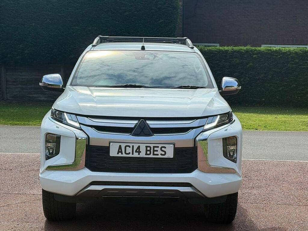 Mitsubishi L200 Di-d Dc Barbarian White #2
