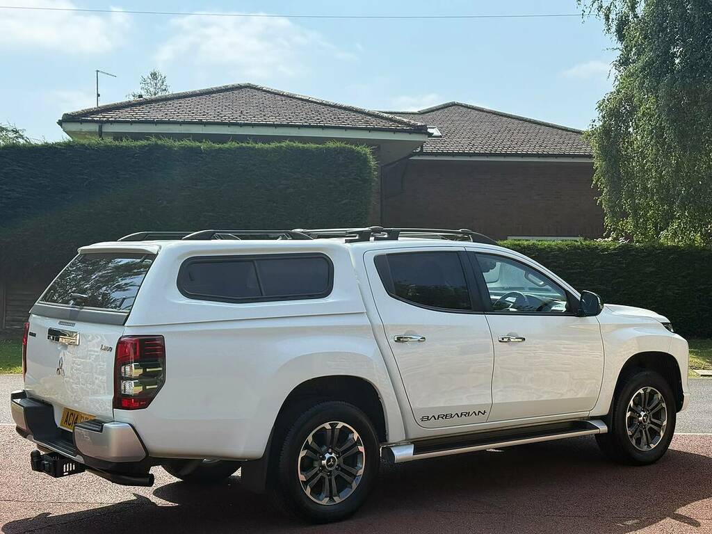 Mitsubishi L200 Di-d Dc Barbarian White #4