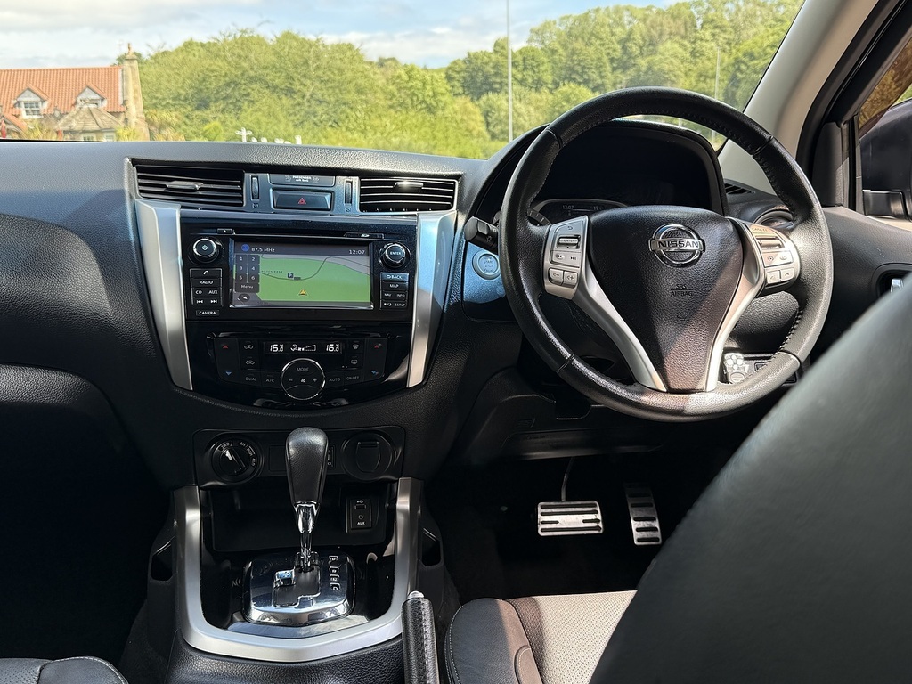 Nissan Navara 2.3 Dci Tekna Pickup Double Cab 4W Black #2
