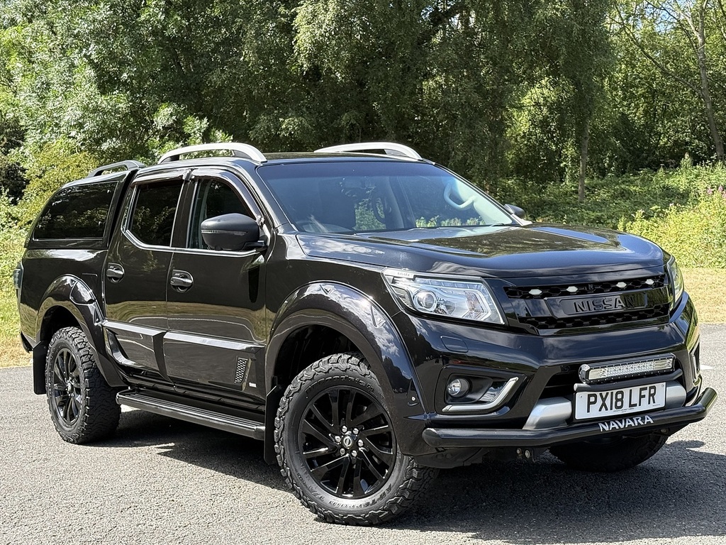 Nissan Navara 2.3 Dci Tekna Pickup Double Cab 4W Black