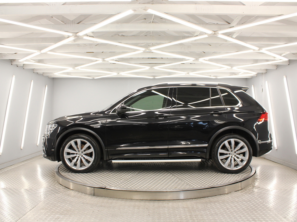 Volkswagen Tiguan Suv WV20BUU Black #3