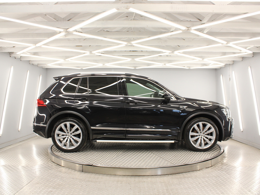 Volkswagen Tiguan Suv WV20BUU Black #2
