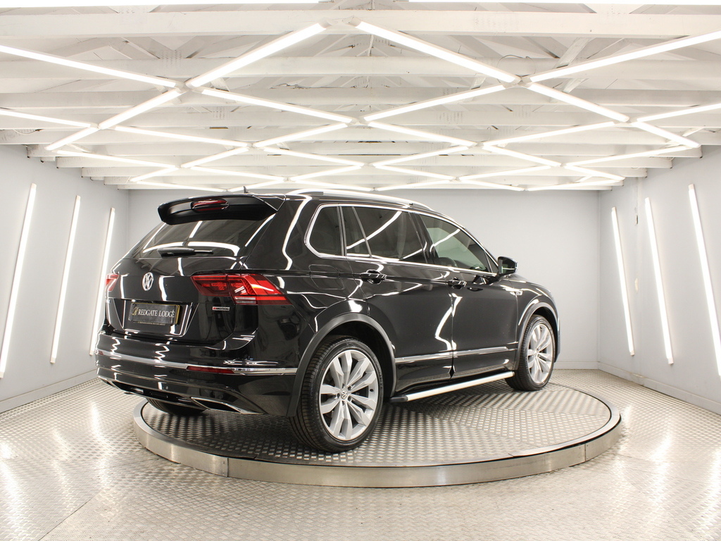 Volkswagen Tiguan Suv WV20BUU Black #4
