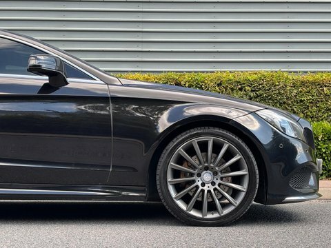 Mercedes-Benz CLS Amg Line White #11