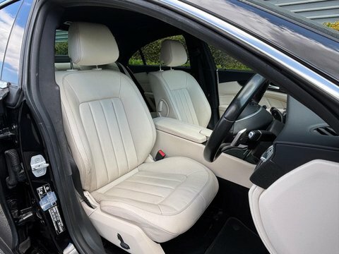 Mercedes-Benz CLS Amg Line White #14