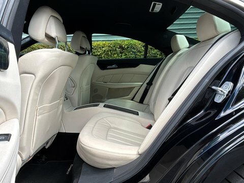 Mercedes-Benz CLS Amg Line White #28