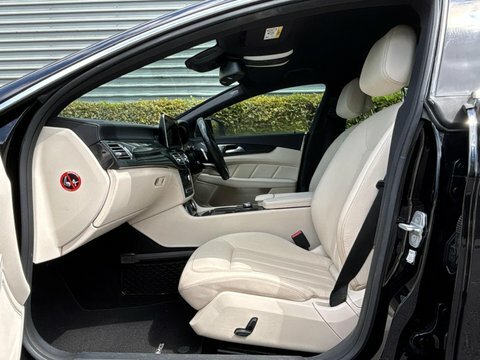 Mercedes-Benz CLS Amg Line White #17