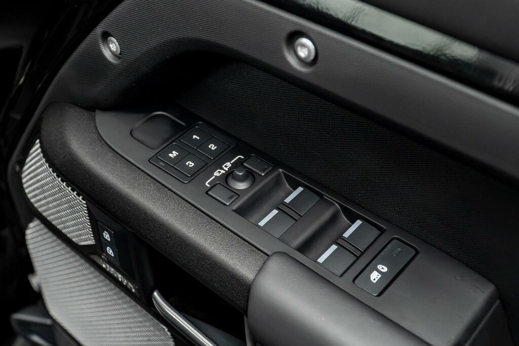 Land Rover Defender 130 X-dynamic Hse Grey #31