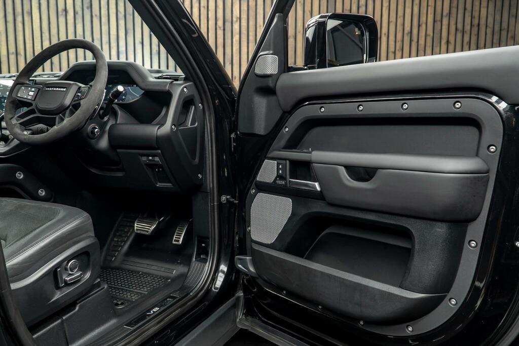 Land Rover Defender 130 X-dynamic Hse Grey #30