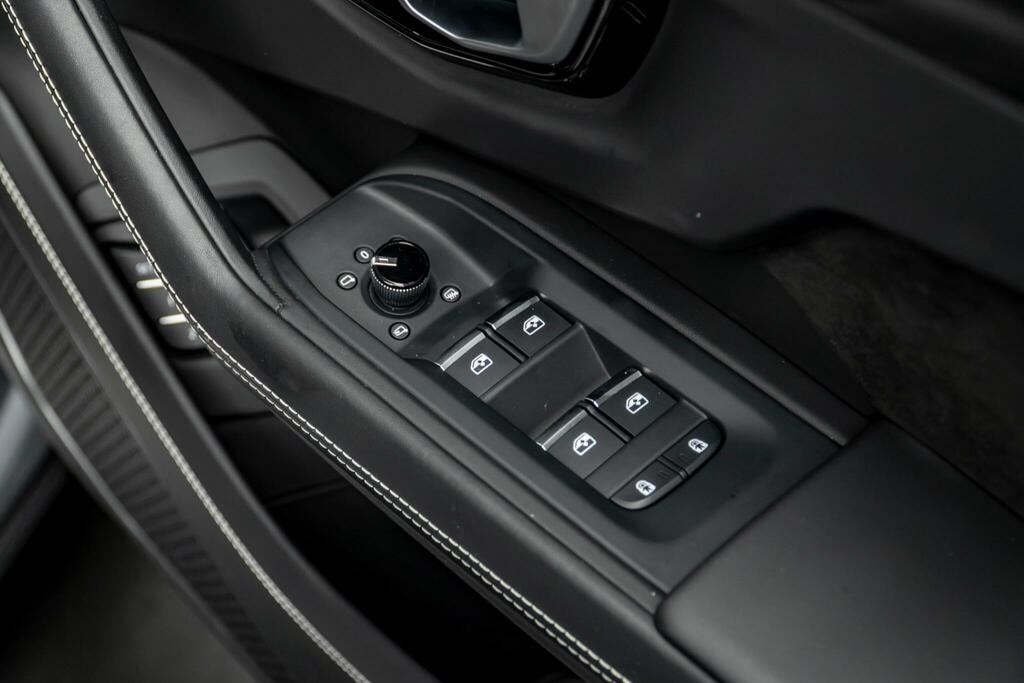 Lamborghini Urus 4L V8 S Black #32