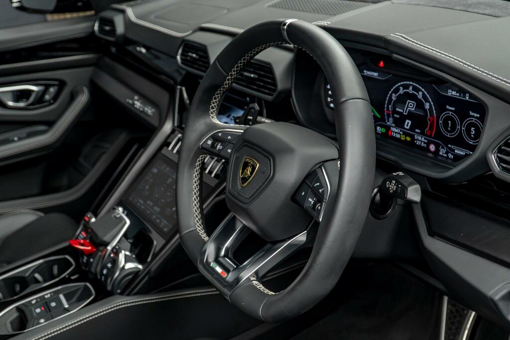 Lamborghini Urus 4L V8 S Black #28