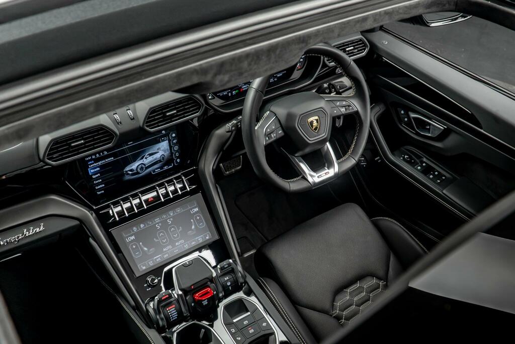 Lamborghini Urus 4L V8 S Black #38