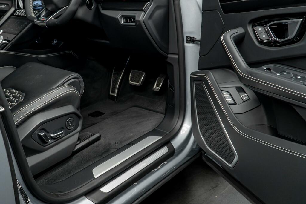 Lamborghini Urus 4L V8 S Black #42
