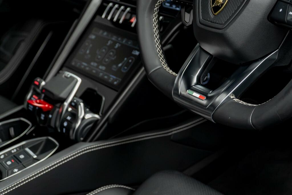 Lamborghini Urus 4L V8 S Black #36
