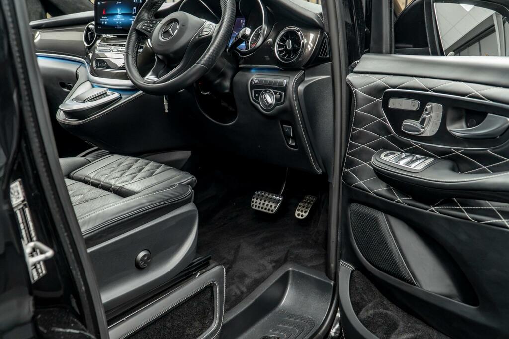 Mercedes-Benz V Class V 300 D Amg Black #37