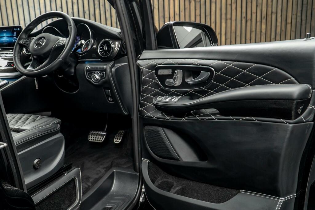 Mercedes-Benz V Class V 300 D Amg Black #28