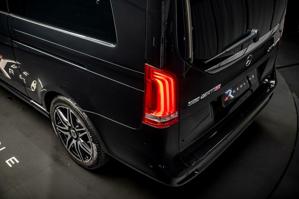 Mercedes-Benz V Class V 300 D Amg Black #17