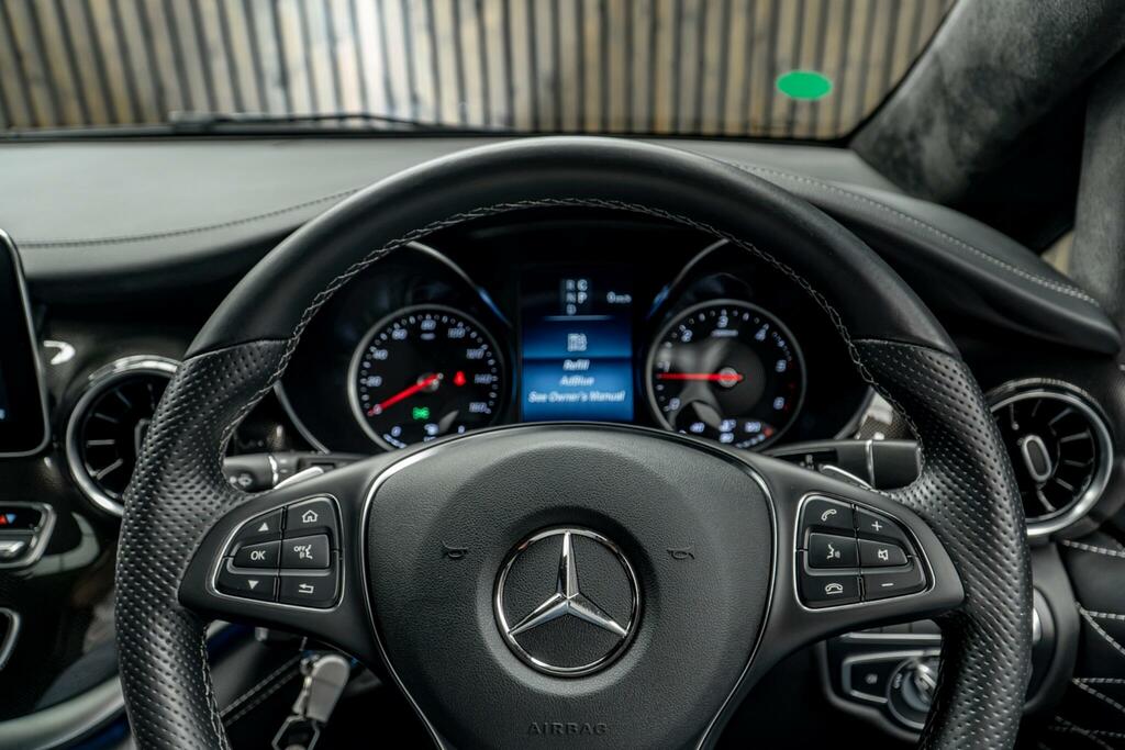 Mercedes-Benz V Class V 300 D Amg Black #30