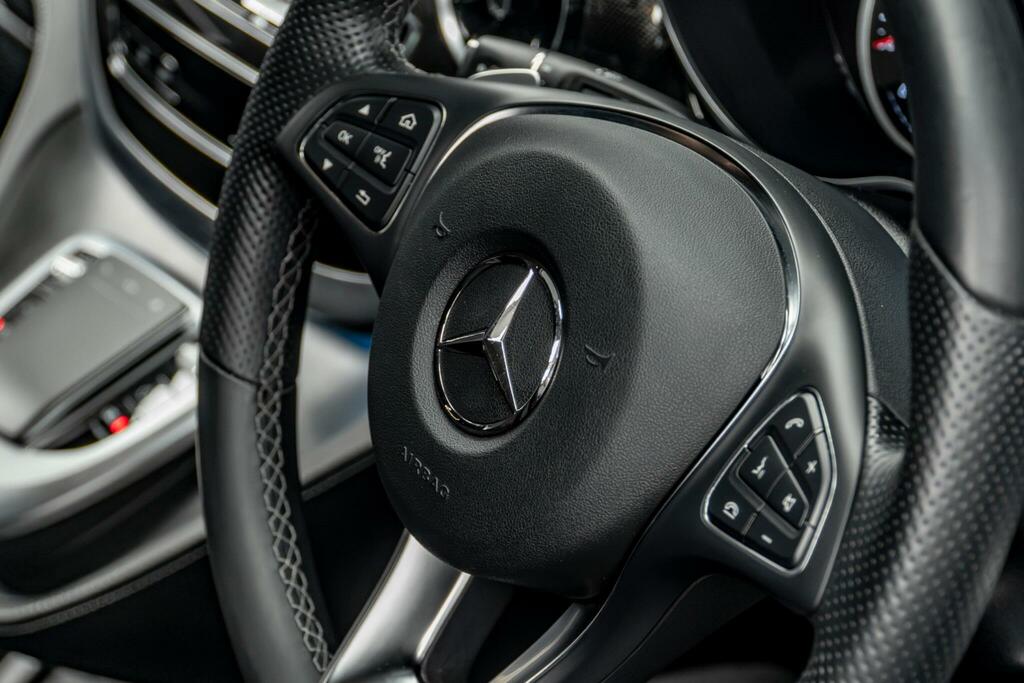Mercedes-Benz V Class V 300 D Amg Black #25