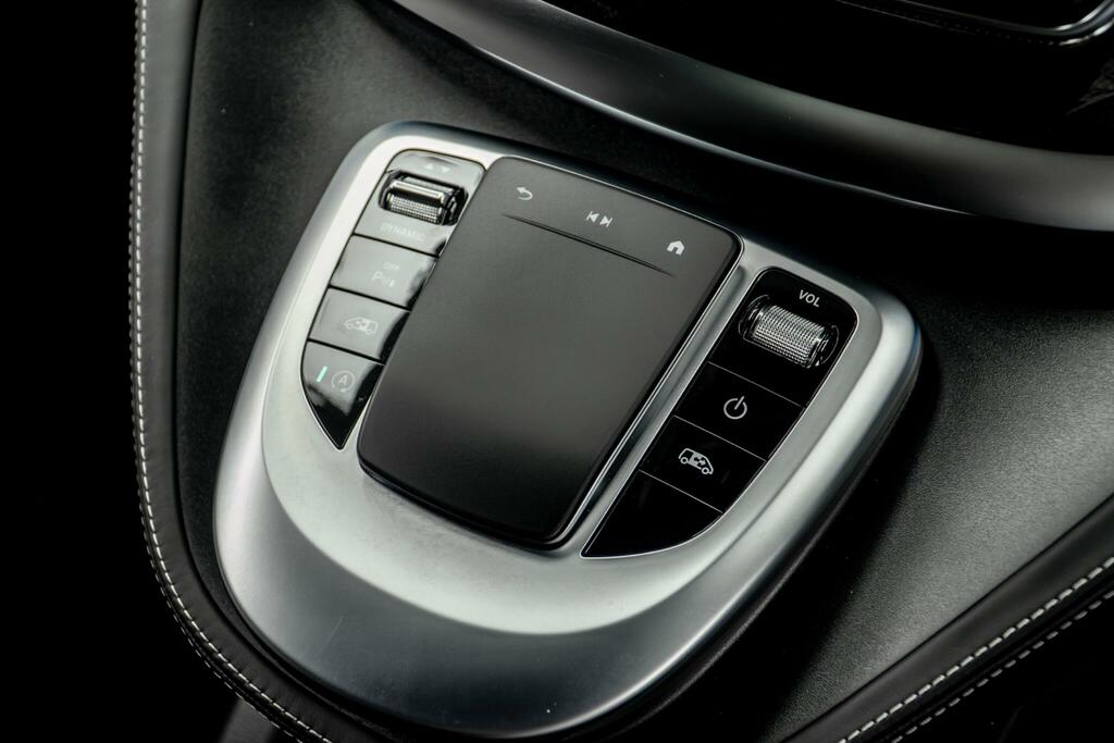 Mercedes-Benz V Class V 300 D Amg Black #36