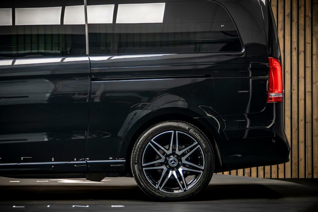 Mercedes-Benz V Class V 300 D Amg Black #14