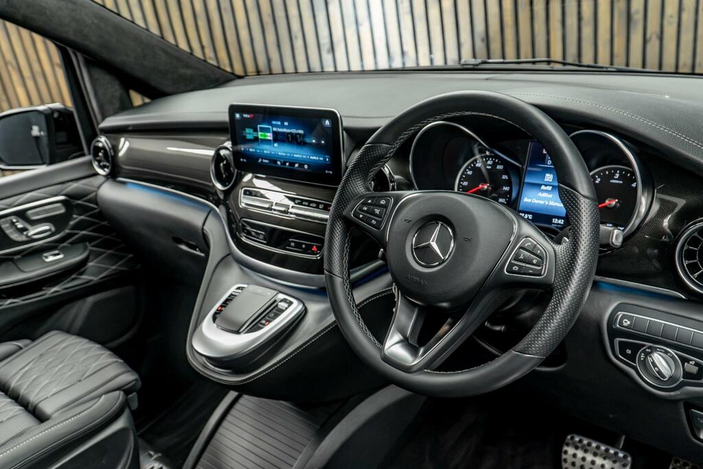 Mercedes-Benz V Class V 300 D Amg Black #20