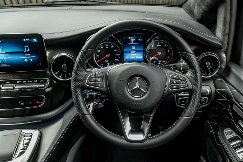 Mercedes-Benz V Class V 300 D Amg Black #23